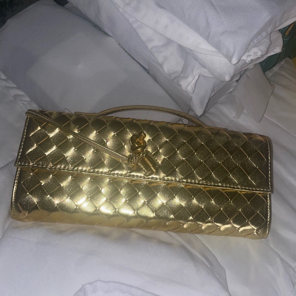 Bottega Veneta andiamo clutch metallic Gold or Denim blue suede - Picture 4 of 11